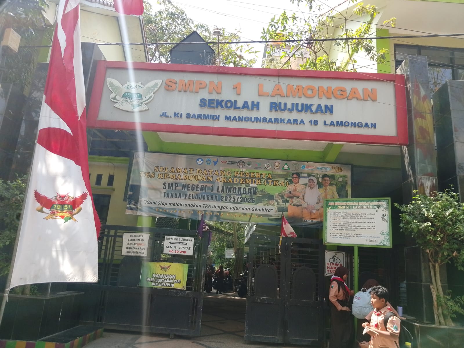 Foto SMP NEGERI 1 LAMONGAN