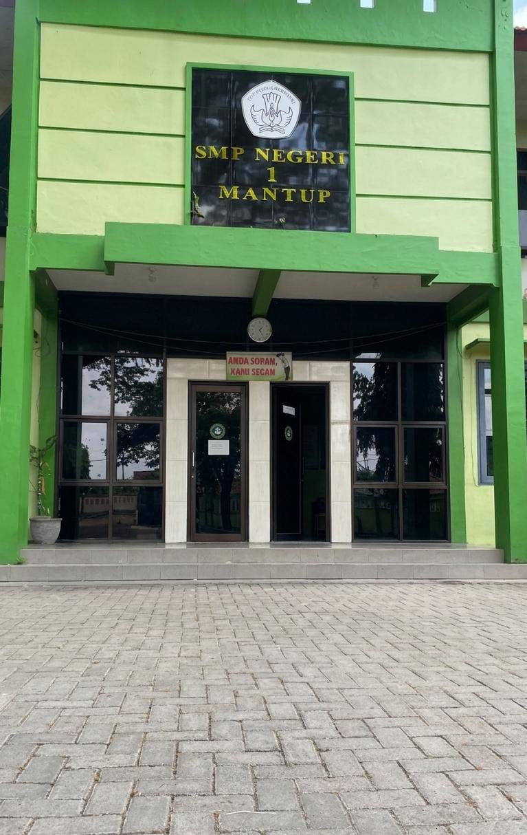 Foto SMP NEGERI 1 MANTUP