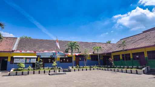Foto SD NEGERI NGUWOK