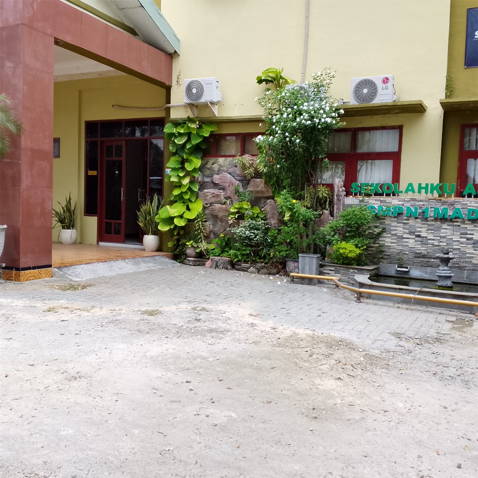 Foto SMP NEGERI 1 MADURAN